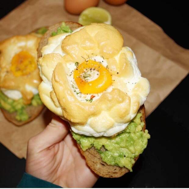 Бутерброд с яйцом на завтак