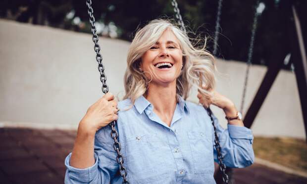 9 привычек женщин, которые выглядят моложе ровесниц без фильтров и дорогих процедур