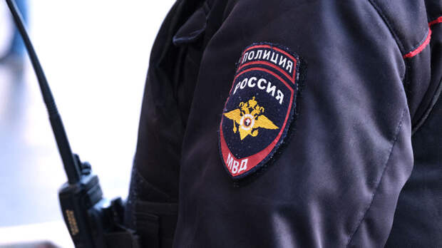 В московском Люблино мужчина несколько раз ударил полицейского ножом в шею