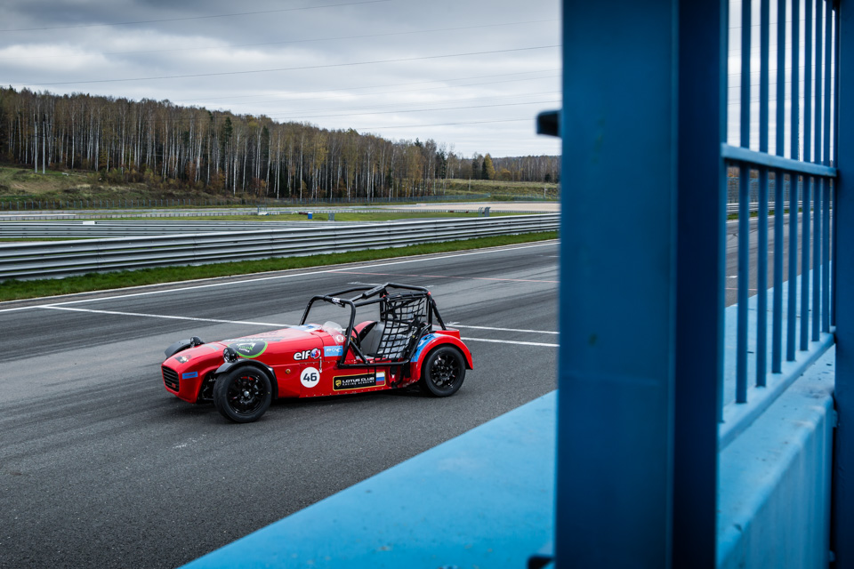 Тест-драйв 527 ShortCut, плода любви идей Lotus и техники Lada. Фото 7