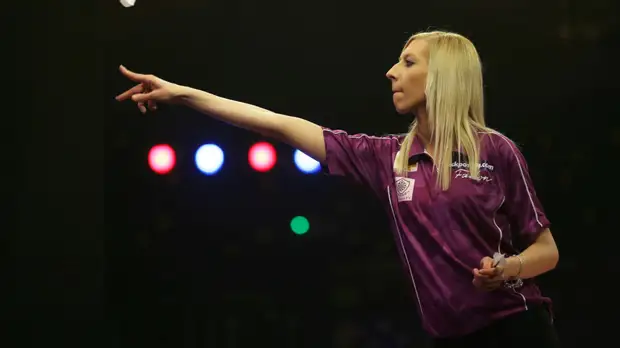 Англичанка Шеррок стала первой женщиной, выигравшей матч на ЧМ по дартсу