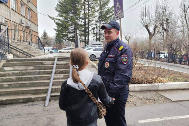 В Приморье полицейские нашли школьницу, сбежавшую из дома из-за вазы