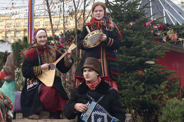 Четвертый день Масленицы, Разгуляй: традиции и приметы