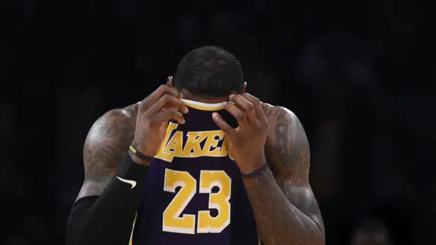 Дабл-дабл Джеймса не помог «Лейкерс» продлить победную серию в НБА