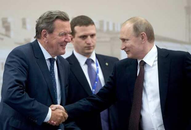 Изоляция не удалась: бывший канцлер ФРГ прибыл в Москву