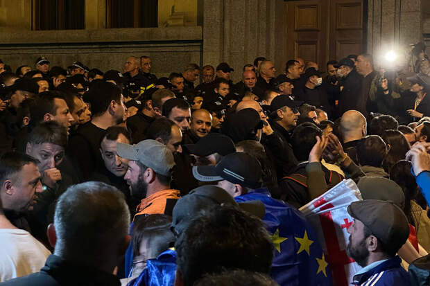 Полиция Тбилиси задержала 11 человек на митинге против закона об иноагентах