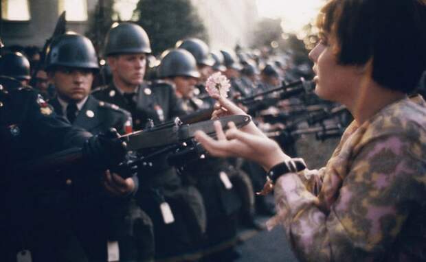 Женские протестные движения в ярких фотографиях