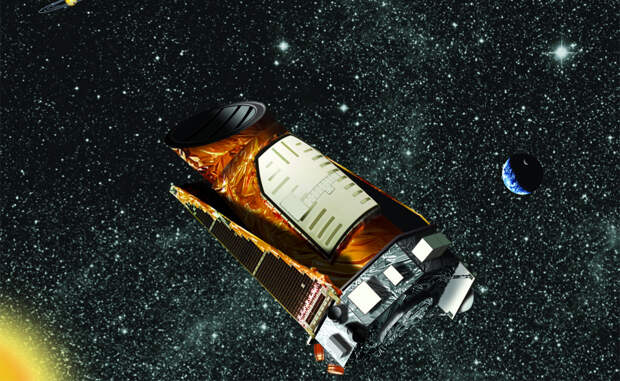 Открытие Kepler Странную звезду помог открыть телескоп Kepler, проводивший специальную миссию К2. Изначально данные были признаны ошибкой системы, однако дальнейшие исследования показали, что телескоп ошибиться не мог. Еще в прошлом октябре к изучению странного светила приступила еще одна группа астрономов из Йельского университета: они также подтвердили наличие странных флуктуаций звезды Табби. Кроме того, последовательный анализ показал, что сила свечения звезды упала почти на четверть за последние семь лет.