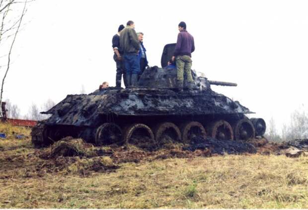 Подъём танка Т-34-76 из озера Жарки в 1998 году Великая Отечественная Война, танк Т-34-76