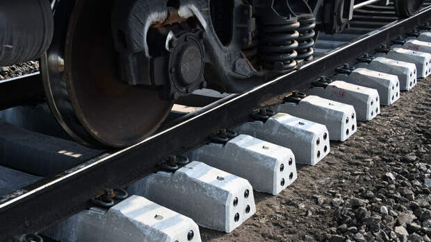 Шесть вагонов поезда Челябинск—Москва сошли с рельсов в Ульяновской области — двое с переломами