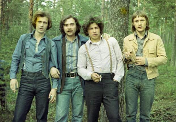 Солист Николай Расторгуев и другие участники группы «Шестеро молодых», 1979 год