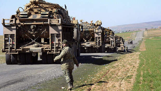 Турецкая бронетехника на границе с Сирией. Архивное фото