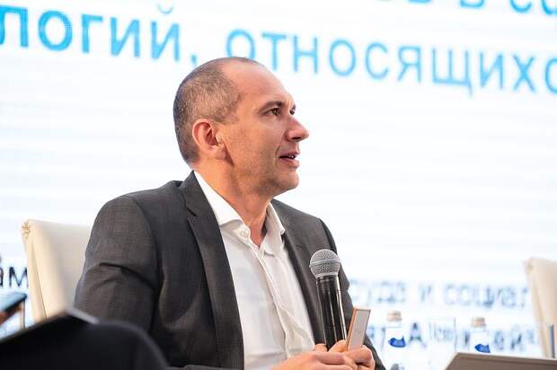 За найденного мертвым экс-замглавы Минтруда России отказался молиться священник