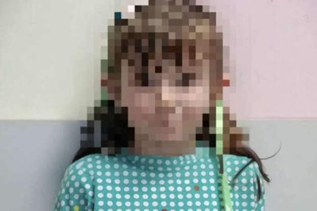 ЧП в Новгороде: малышка нашлась на улице без куртки