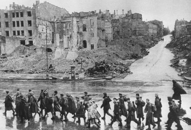 Советская армия на Крещатике в Киеве, 1943 год ТАСС