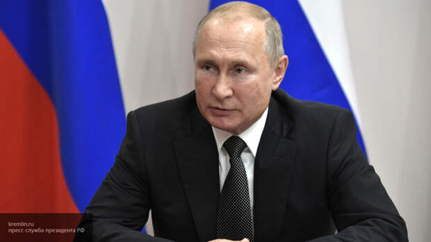 Путин обсудит с кабмином меры по ускорению роста экономики и повышению доходов населения