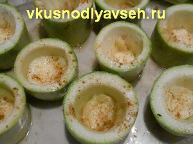 кабачки посолить и поперчить