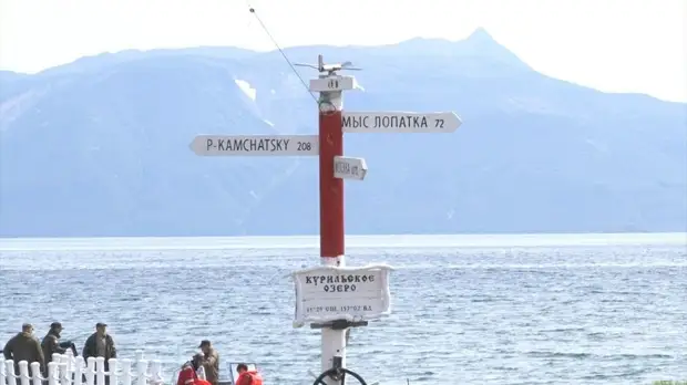 Упавший на Камчатке Ми-8 собираются поднять с помощью понтонов