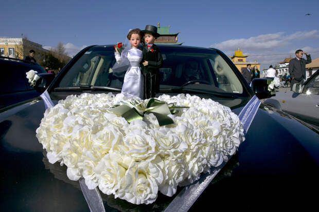 Рафинад в перчатке и замужество в 12 лет: свадебные традиции в разных странах мира