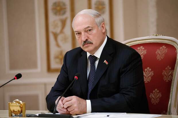 В "Доме " Лукашенко завелись мыши. И кто-то их туда привел