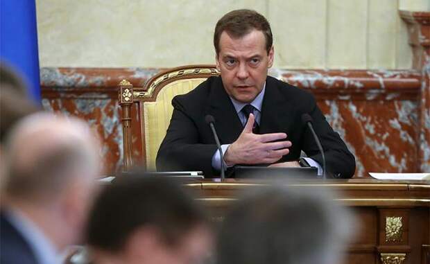 На фото: премьер-министр РФ Дмитрий Медведев во время заседания правительства РФ.