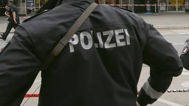 За рулём врезавшейся в ТЦ в Гамбурге машины был 78-летний пенсионер