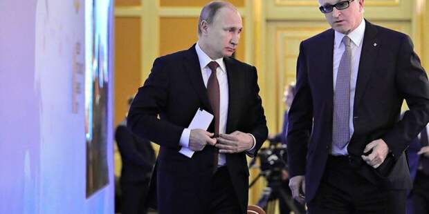 Путин (слева) сделал первое выгодное предложение олигархам через Шохина (справа) , возглавляющего РСПП. Однако последовал отказ.