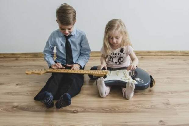 Дети с гитарой