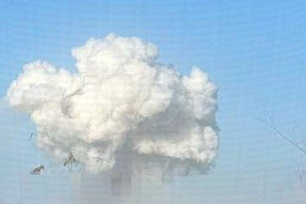 Очевидцы сняли белый гриб над Запорожьем после прилета гигантских ракет Х-22