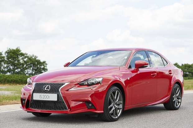 Lexus IS: теперь с приставкой "Турбо"