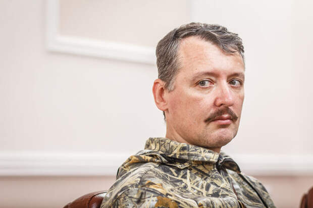 Крутое пике сбитого лётчика: путь от Стрелкова к Гиркину Крутое пике сбитого лётчика: путь от Стрелкова к Гиркину