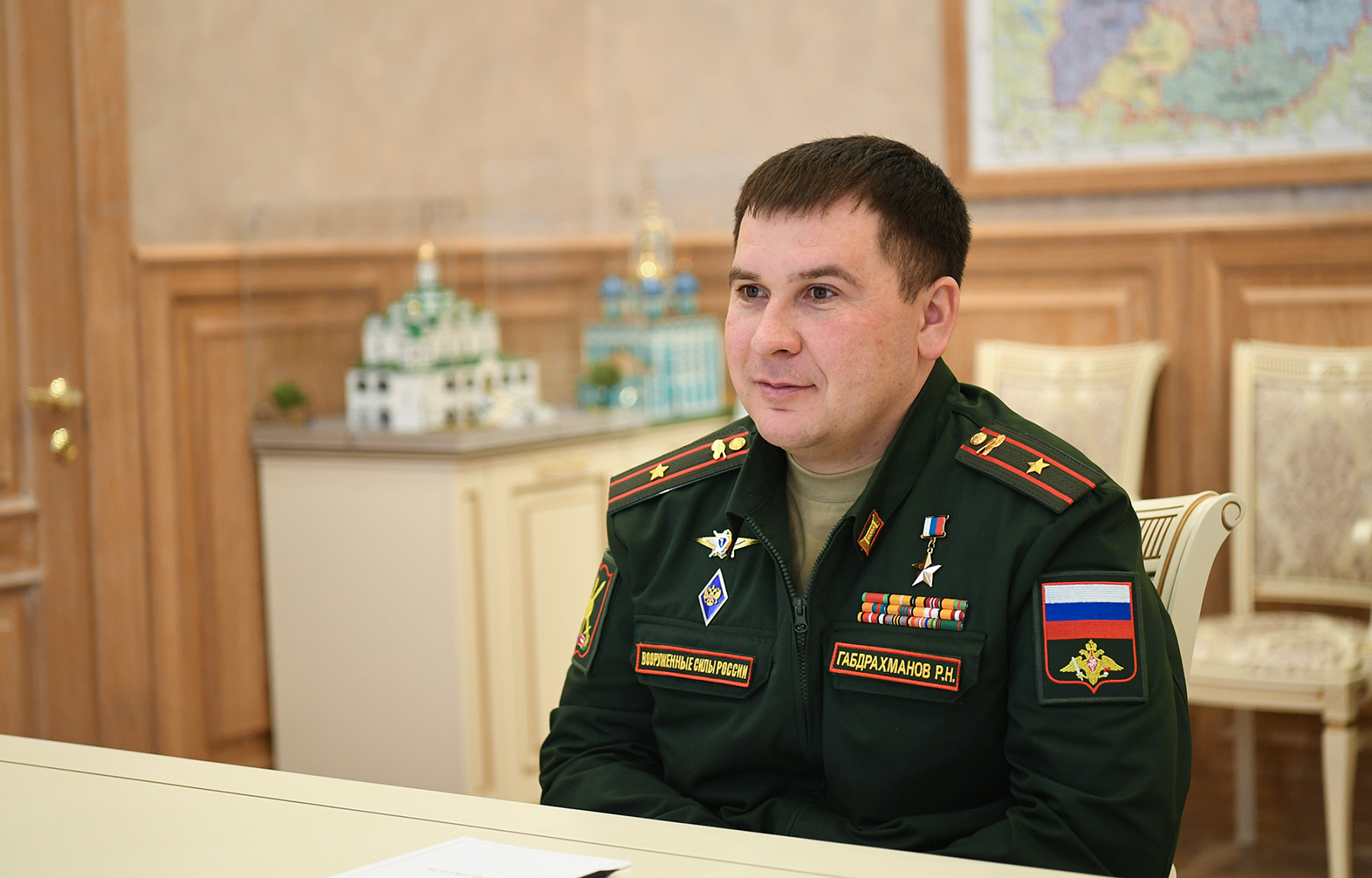 Губернатор Игорь Руденя провел встречу с Героем России Раилем Габдрахмановым