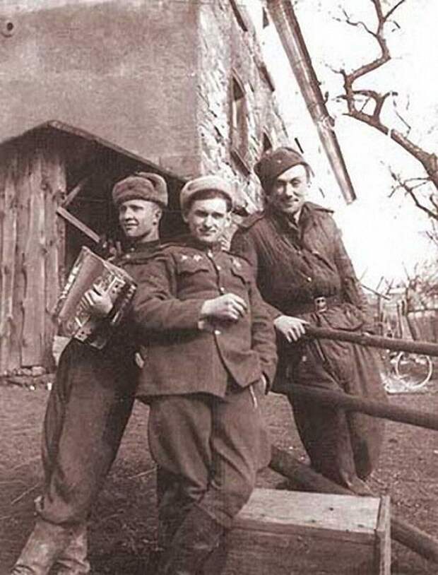 Фронтовые фотографии Алексея Макаровича Смирнова Фронтовые фотографии Алексея Макаровича Смирнова
