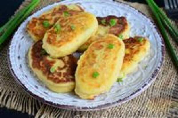 Фото к рецепту: Картофельные зразы с яйцом и зелёным луком