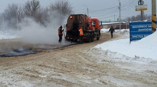 Разрешили: российские автодорожники будут укладывать асфальт в дождь, снег и мороз ynews, Росавтодор, асфальт, ремонт дорог, укладка асфальта