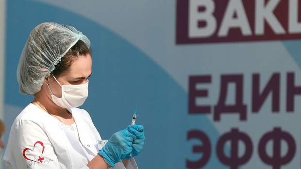 В Минздраве назвали опасные симптомы после прививки от коронавируса 