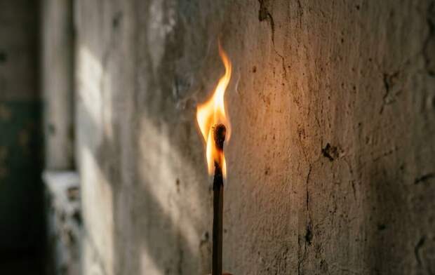 Почему у пламени почти нет тени: простое объяснение