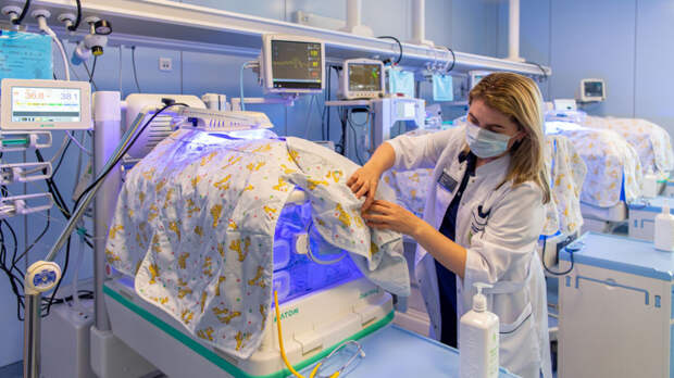 Власти РФ выделят 147 млрд руб. на инфраструктуру для матерей и детей