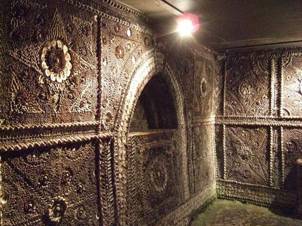 Подземный храм поражает своим великолепием (Margate Shell Grotto).