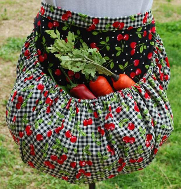 I totally need this!! What a great idea!! Garden Harvest Apron by TumbleweedJunction on Etsy, $54.95: 