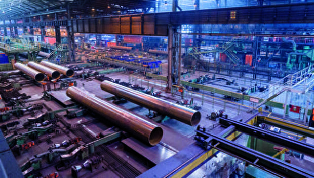 Производство труб для строительства газопроводаСеверный поток – 2 на заводе Europipe в Мюльхайме. Архивное фото