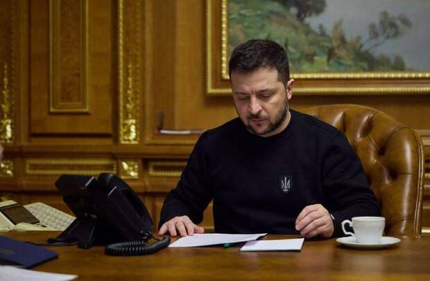Президент Украины Зеленский заявил, что ВСУ не будут сдавать Бахмут
