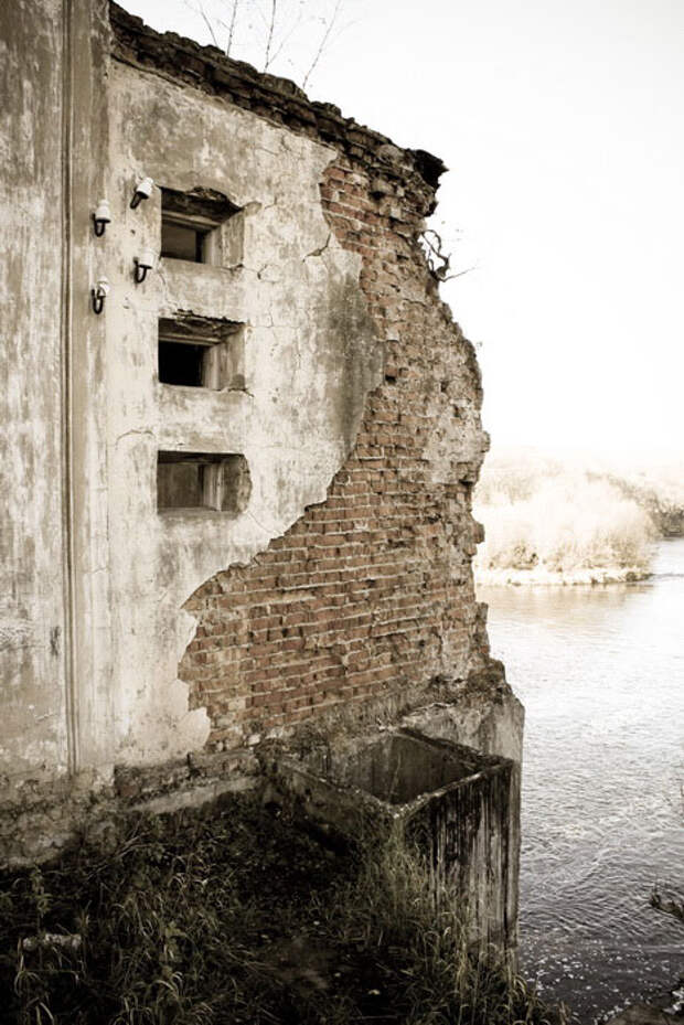 Заброшенная гидроэлектростанция