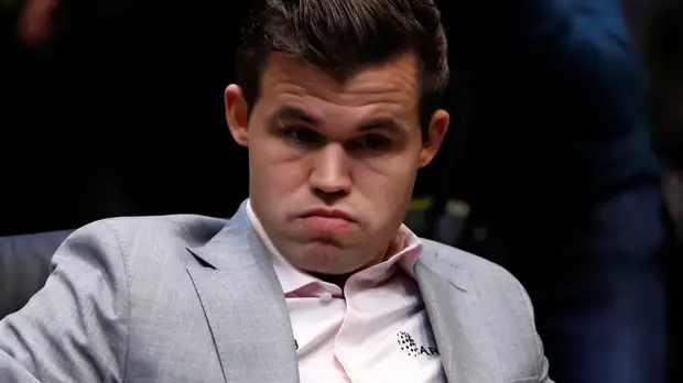 Карлсен с поражения стартовал на чемпионате мира по быстрым шахматам