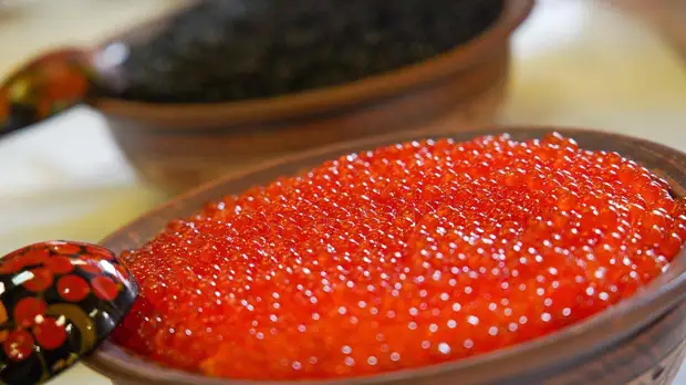 Великобритания запретила ввоз икры, серебра и изделий из дерева из России