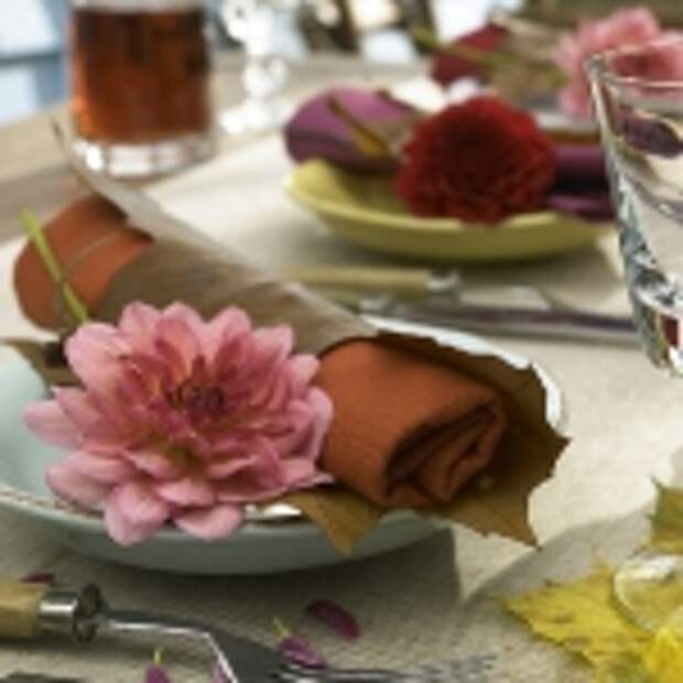 delightful-dahlias-in-table-setting1-3.jpg