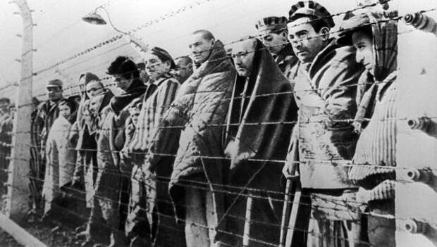 Узники концентрационного лагеря Освенцим, освобожденные войсками Красной армии в январе 1945 года. Архивное фото