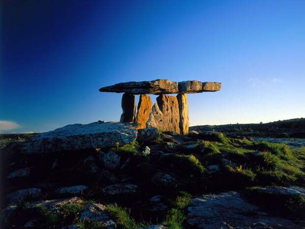 Дольмен Пулнаброн (Poulnabrone Dolmen)