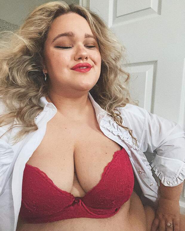 Балерина размера plus-size из Великобритании