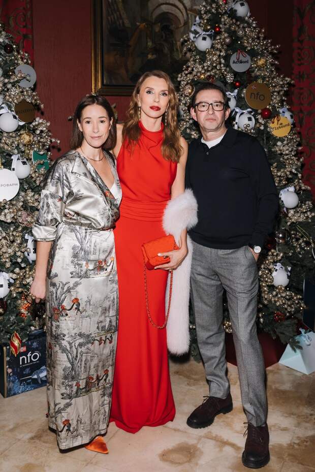 Ценный подарок: Юлия Снигирь, Виктория Толстоганова и Стася Милославская